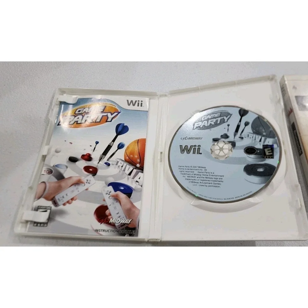 Wii Game Party 2007, Wii Play 2007 2 PIECE LOT.